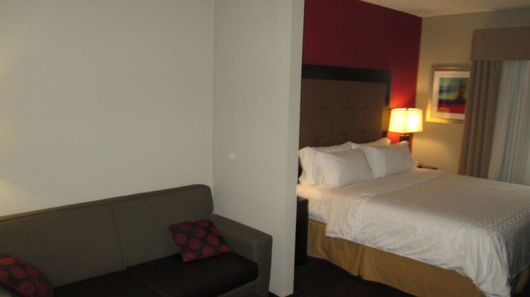 Holiday Inn Express Cloverdale Suite