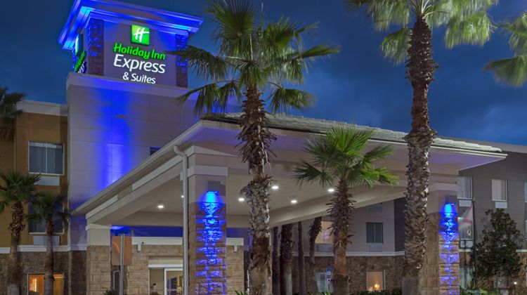 Holiday Inn Express Exterior
