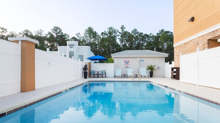 Holiday Inn Express Pool