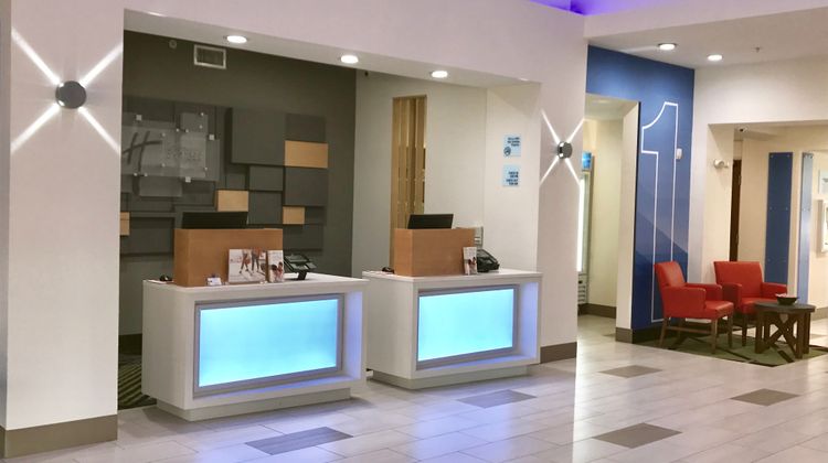 Holiday Inn Express Lobby