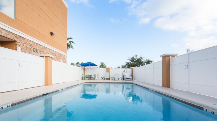 Holiday Inn Express Pool