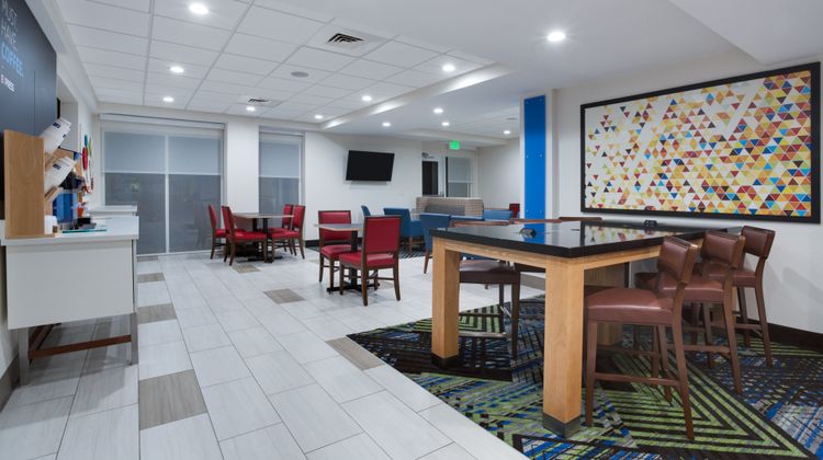 Holiday Inn Express Lobby