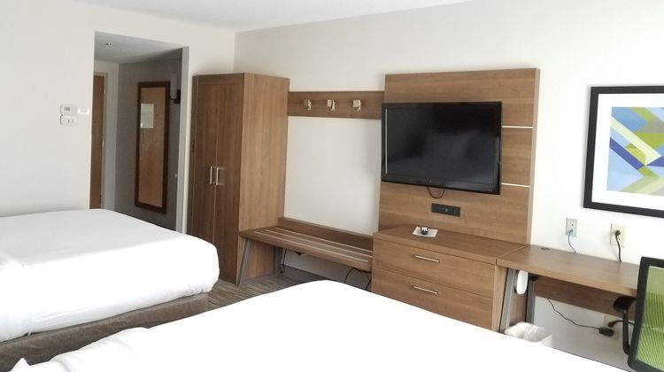 Holiday Inn Express Hotel & Suites Room