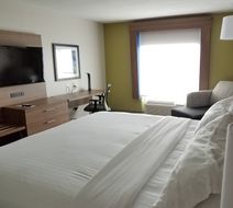Holiday Inn Express Hotel & Suites Room