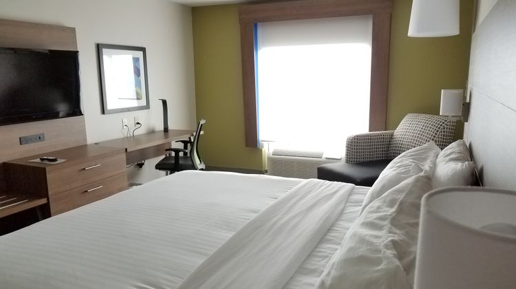 Holiday Inn Express Hotel & Suites Room
