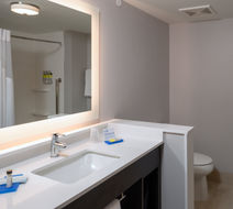 Holiday Inn Express/Stes Tulsa Downtown Room