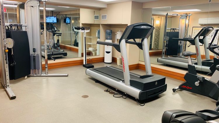 Holiday Inn Express & Suites Calgary Health Club
