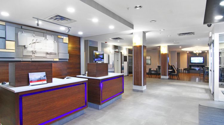 Holiday Inn Express & Suites Calgary Exterior