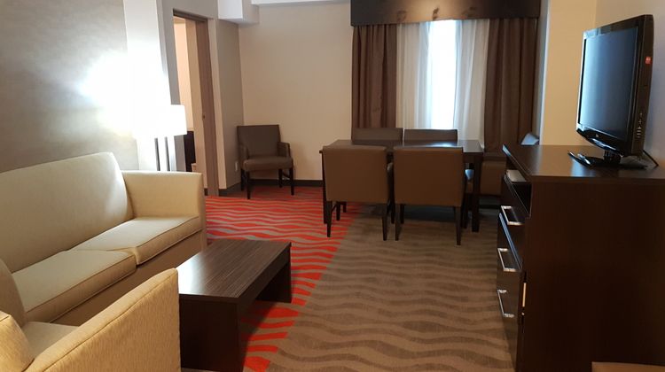 Holiday Inn Express & Suites Barrie Suite