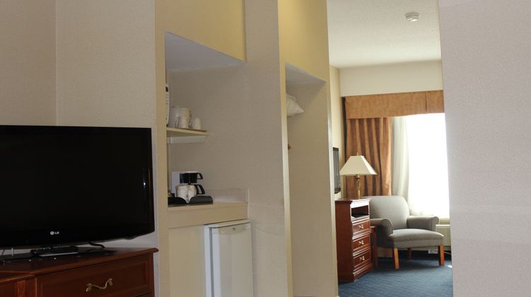 Holiday Inn Express & Suites Barrie Suite