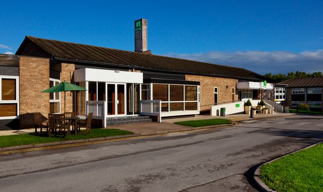 Holiday Inn Derby Nottingham Exterior