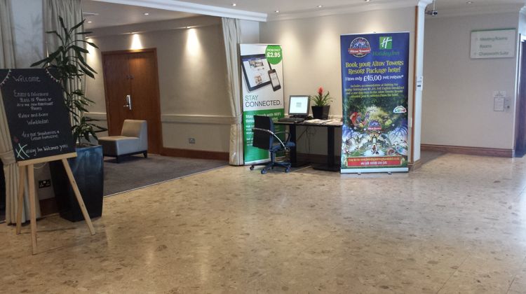 Holiday Inn Derby Nottingham Lobby