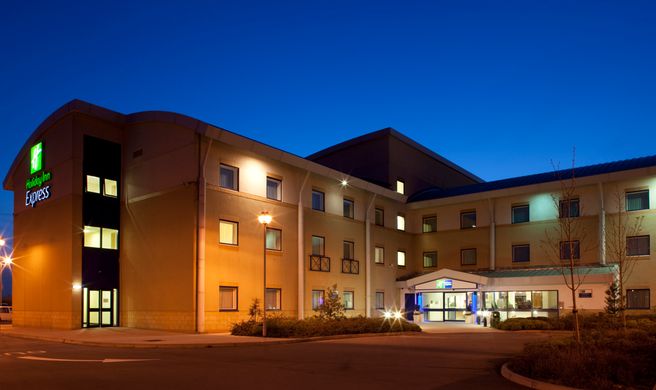 Holiday Inn Express Cardiff Airport Exterior