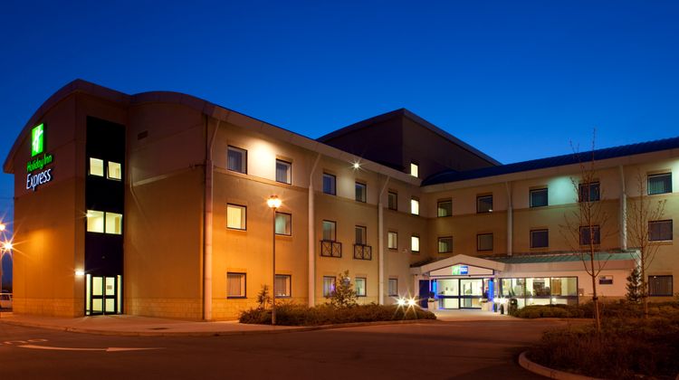 Holiday Inn Express Cardiff Airport Exterior