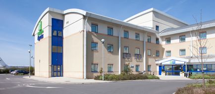 Holiday Inn Express Cardiff Airport Exterior
