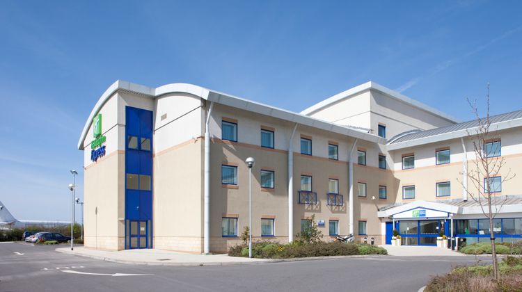 Holiday Inn Express Cardiff Airport Exterior