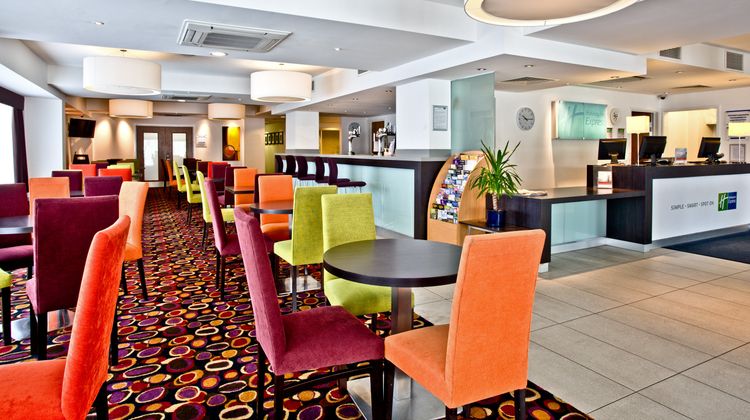 Holiday Inn Express South A45 Lobby