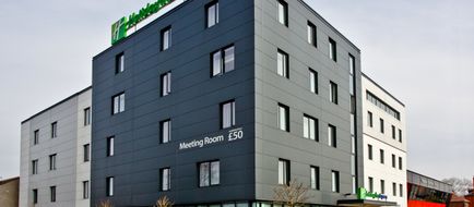 Holiday Inn Express South A45 Exterior