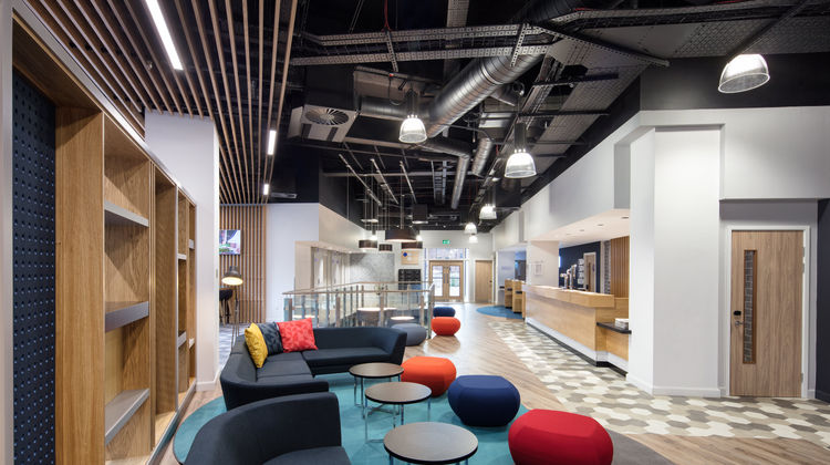 Holiday Inn Express Birmingham City Ctr Lobby