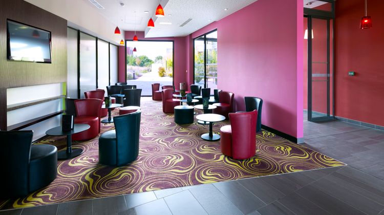 Holiday Inn Express Odysseum Lobby