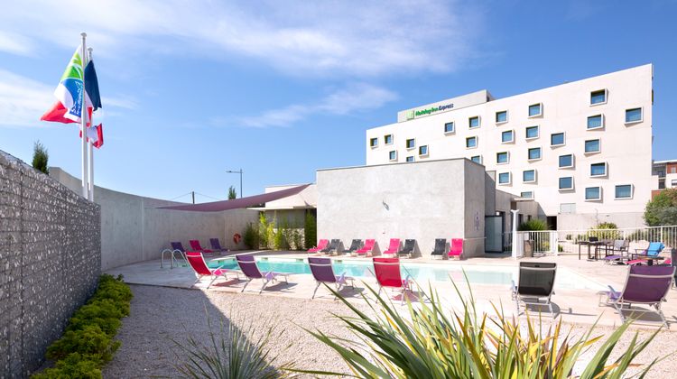 Holiday Inn Express Odysseum Exterior