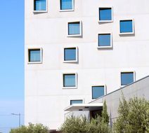 Holiday Inn Express Odysseum Exterior