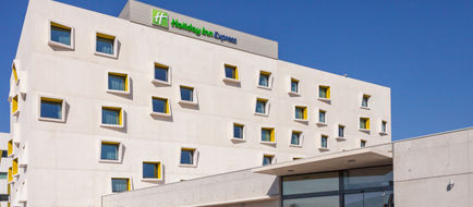 Holiday Inn Express Odysseum Exterior
