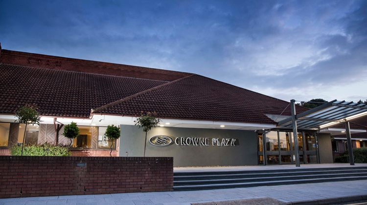 Crowne Plaza Basingstoke Exterior