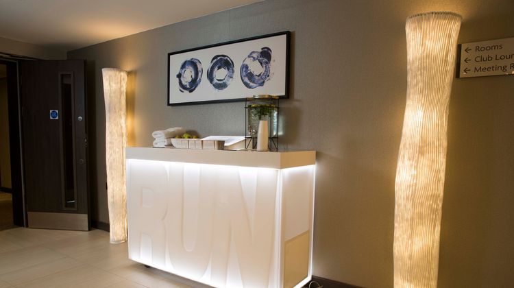 Crowne Plaza Basingstoke Lobby