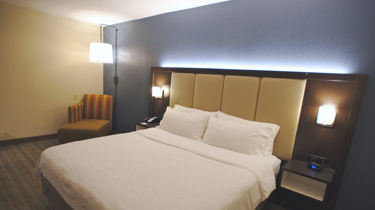 Holiday Inn Express Anderson-I-85 Room