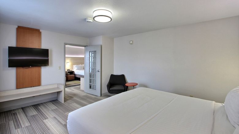 <b>Holiday Inn Express & Suites Airport Suite</b>. Images powered by <a href="https://www.leonardoworldwide.com/" title="Leonardo Worldwide" target="_blank">Leonardo</a>.
