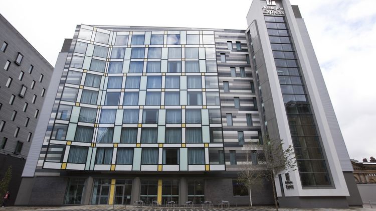 Holiday Inn Express-MEN Arena Exterior