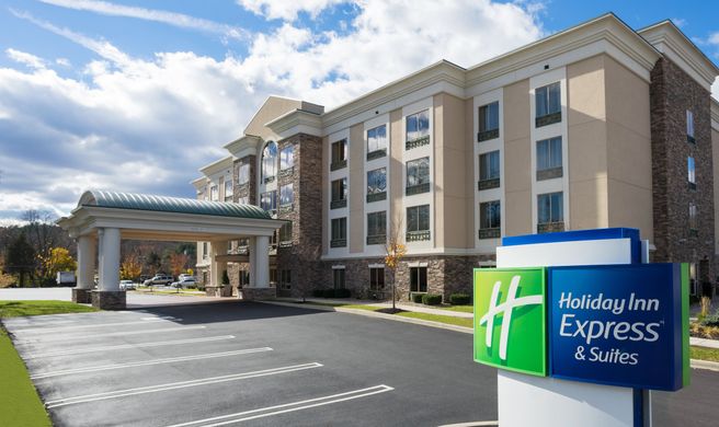 Holiday Inn Express & Suites Stroudsburg Exterior