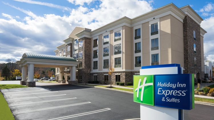 Holiday Inn Express & Suites Stroudsburg Exterior