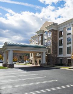 Holiday Inn Express & Suites Stroudsburg