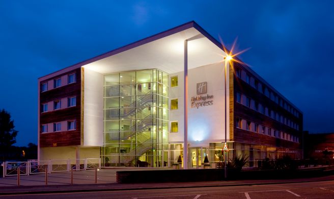 Holiday Inn Express Racecourse Exterior