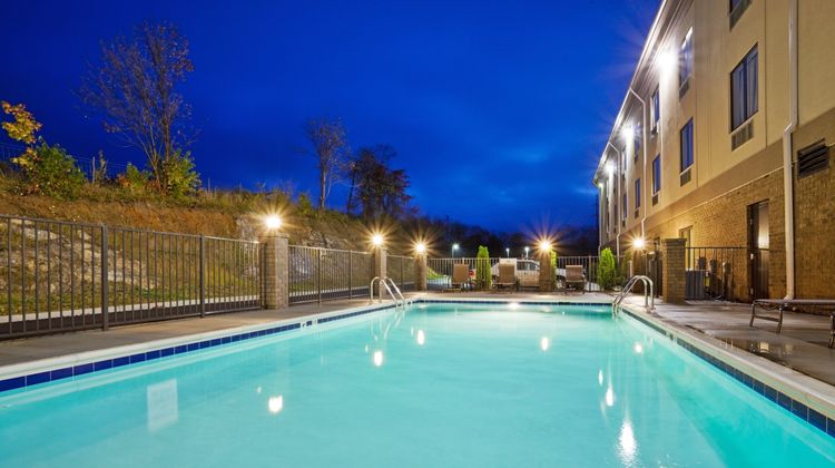 Holiday Inn Express Troutville - Roanoke Pool