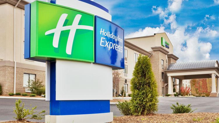 Holiday Inn Express Troutville - Roanoke Exterior