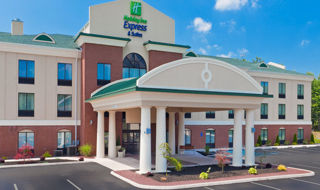 Holiday Inn Express Hotel & Suites Exterior