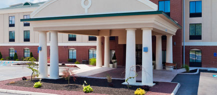Holiday Inn Express Hotel & Suites Exterior