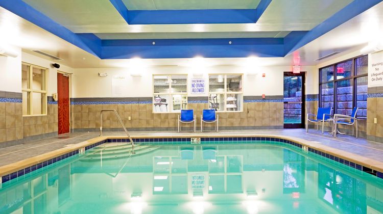Holiday Inn Express Hotel & Suites Pool
