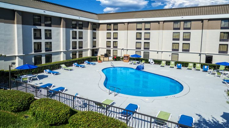 Holiday Inn Express Memphis Medical Ctr Pool