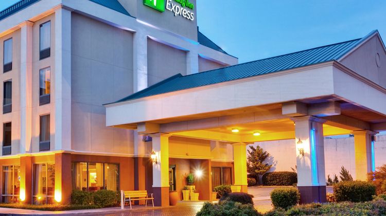 Holiday Inn Express Memphis Medical Ctr Exterior