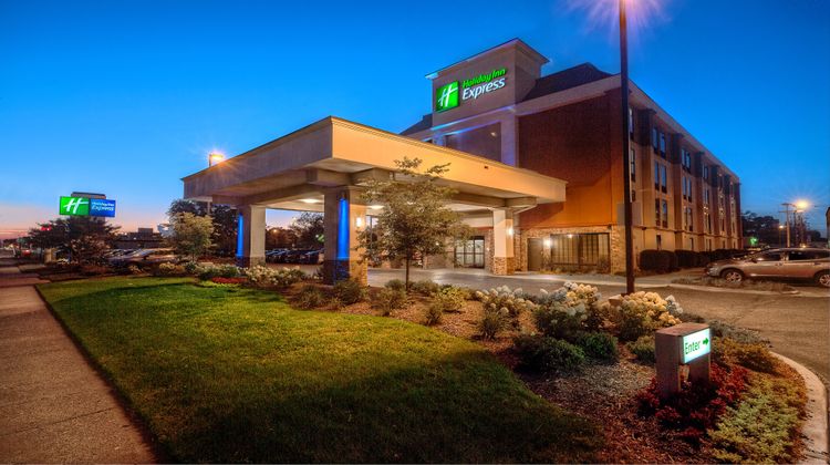 Holiday Inn Express Memphis Medical Ctr Exterior