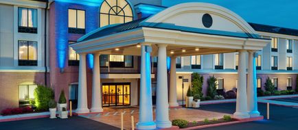 Holiday Inn Express Quakertown Exterior