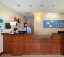 Holiday Inn Express Quakertown Lobby