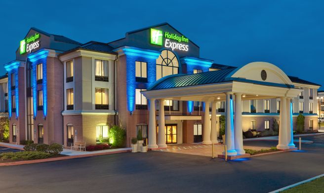 Holiday Inn Express Quakertown Exterior