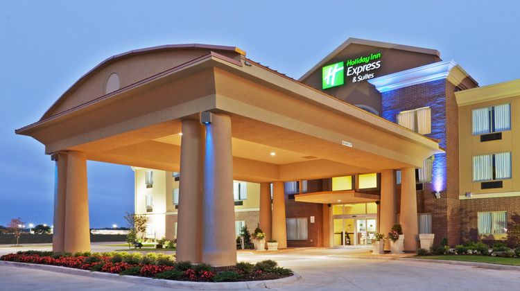 Holiday Inn Express Hotel & Suites Exterior