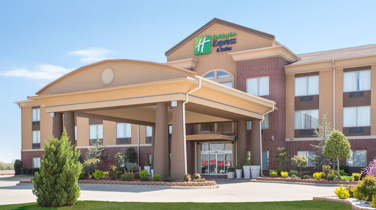 Holiday Inn Express Hotel & Suites Exterior