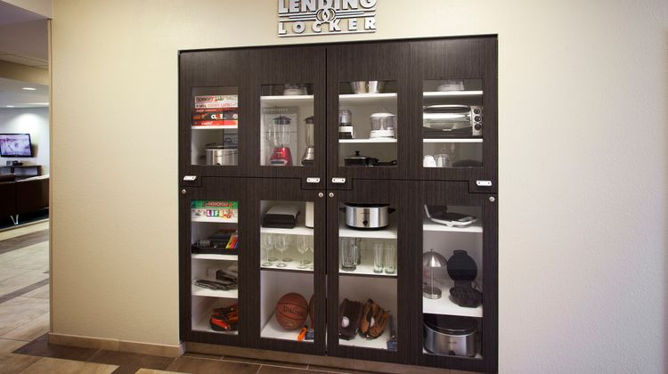 Candlewood Suites Bay City Lobby